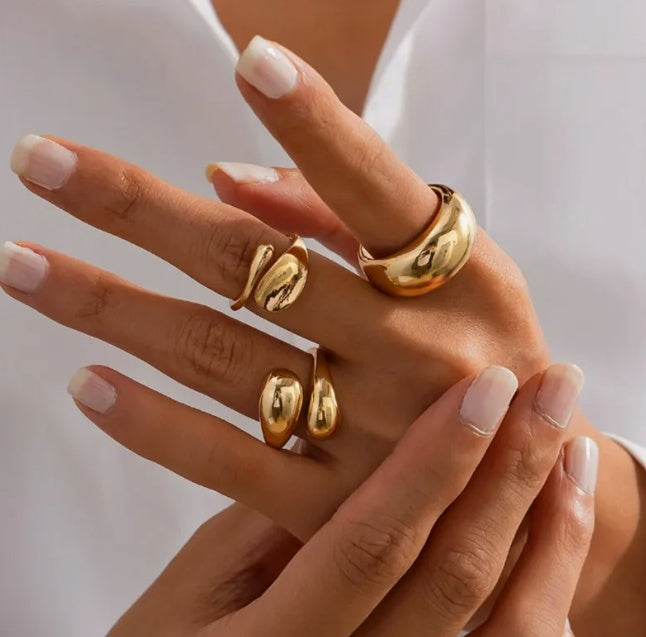 A Set Of 4 Elegant And Minimalist Golden Rings, Adjustable Open Rings For Women, Featuring A MultiLayer Spiral And Teardrop Geometric Design, Suitable For All Seasons