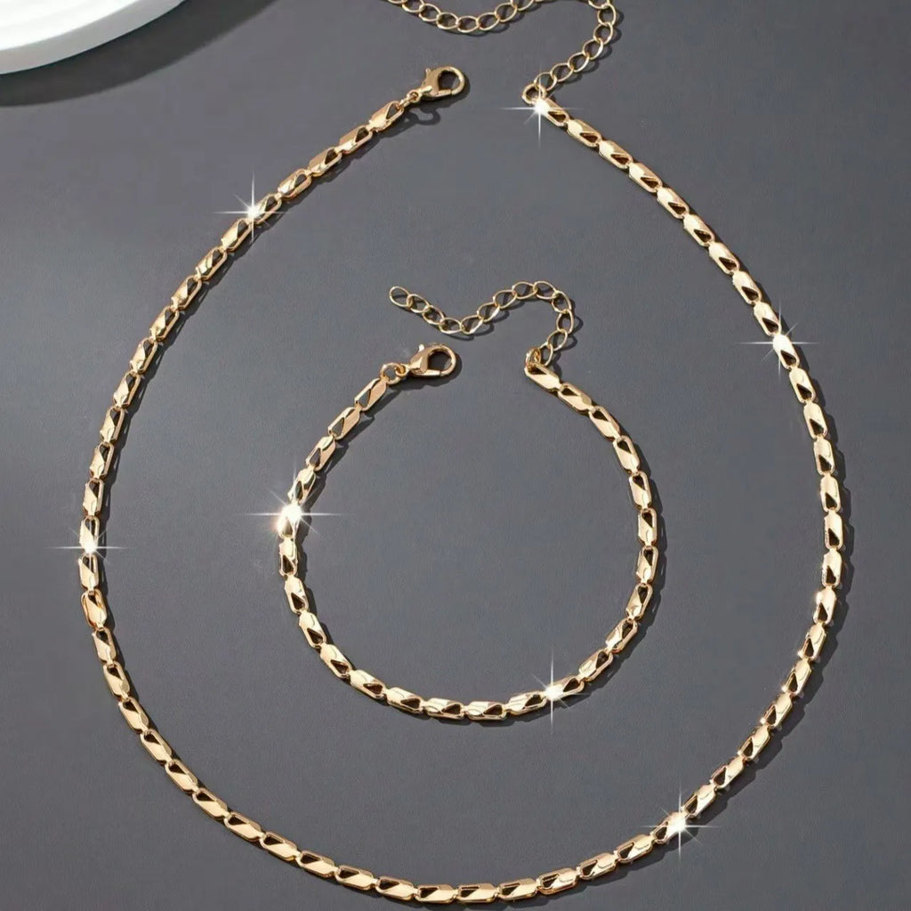 A Set of Sexy and Luxurious Women's Necklaces and Bracelets, a Fashionable and Versatile Women's Jewelry Set